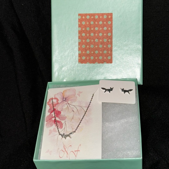 Foxy Jewelry Gift Set boxed necklace and earrings - Picture 2 of 4